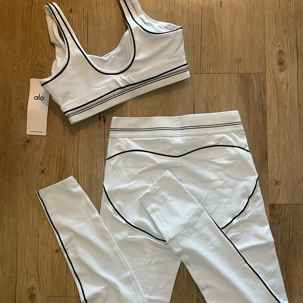 ALO Yoga White Sports Bra and Leggings Set with Black Piping - Picture 3 of 3